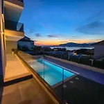 Luksusowy Z Podgrzewanym Basenem I Widokiem Na Morze Lejlighed Trogir