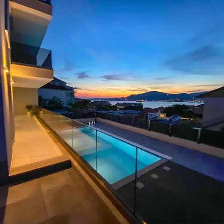 Luksusowy Z Podgrzewanym Basenem I Widokiem Na Morze Daire Trogir