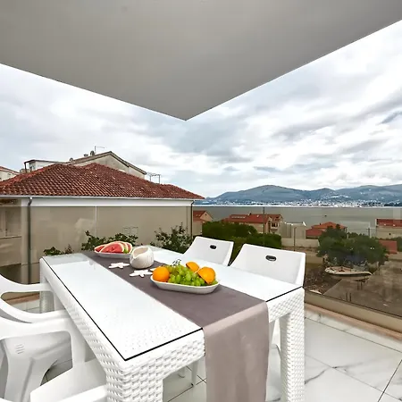 Daire Luksusowy Z Podgrzewanym Basenem I Widokiem Na Morze Trogir